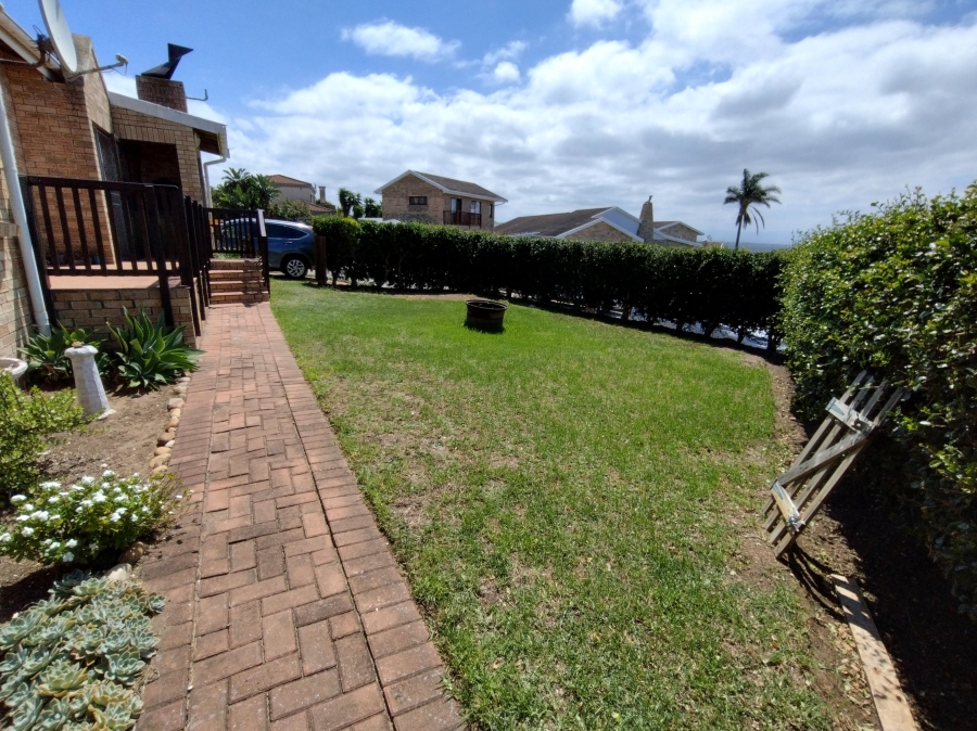 3 Bedroom Property for Sale in Wavecrest Eastern Cape